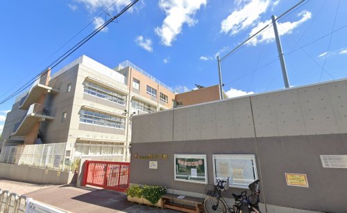 小学校　世田谷区立桜小学校（小学校）まで560m