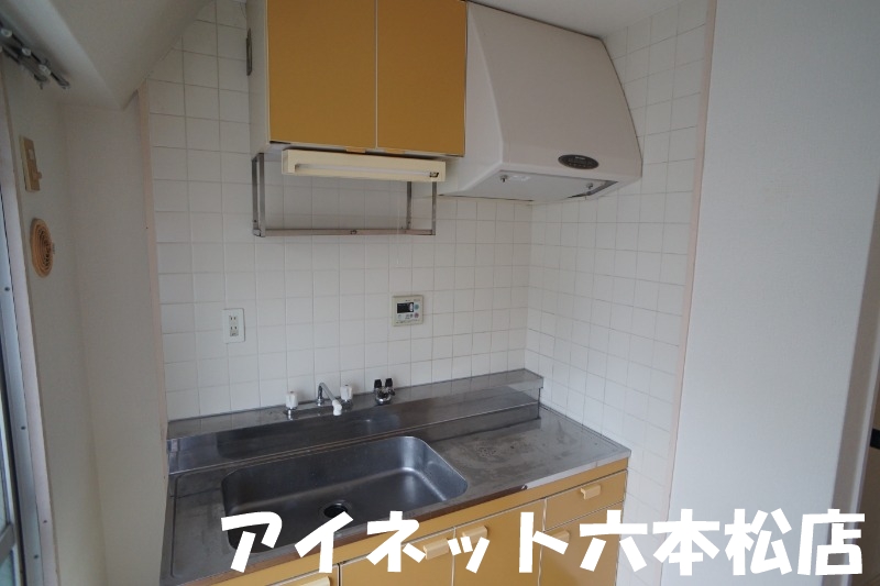 キッチン　大きなシンクで食器が洗いやすいですね