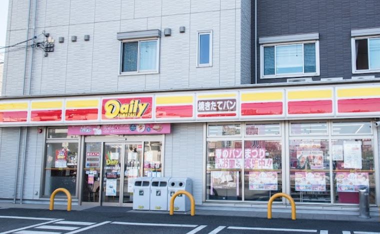 コンビニ　デイリーヤマザキ 三鷹井口3丁目店（コンビニ）まで418m