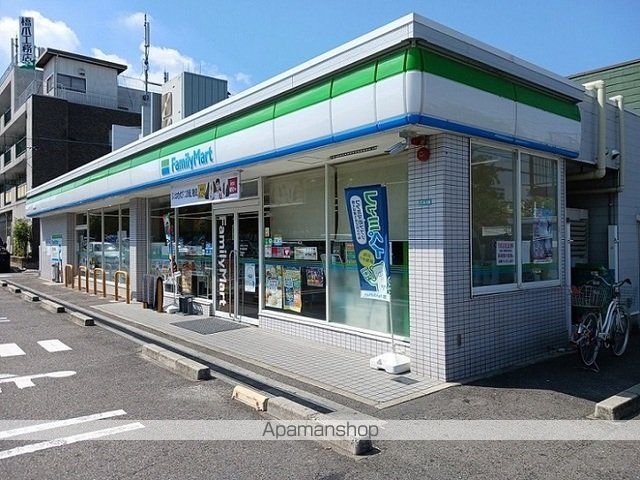 コンビニ　ファミリーマート様（コンビニ）まで150m