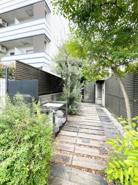 洗面設備　鏡付きの洗面台です☆