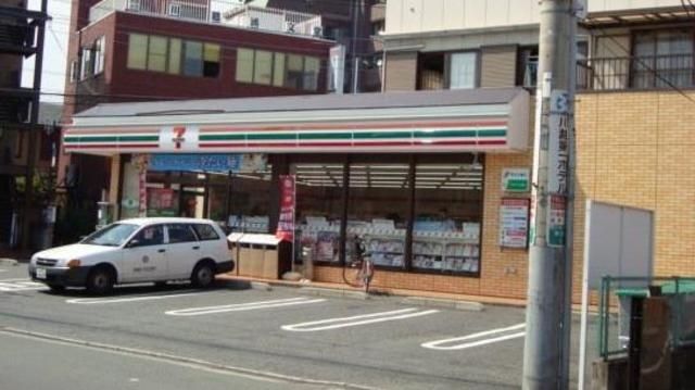 コンビニ　セブンイレブン富士見市鶴馬1丁目店（コンビニ）まで300m