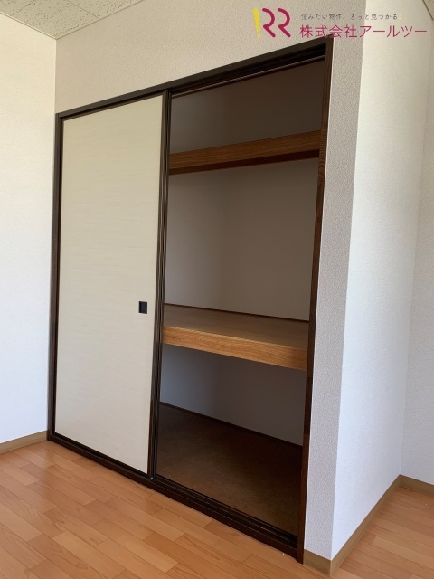 収納　押入