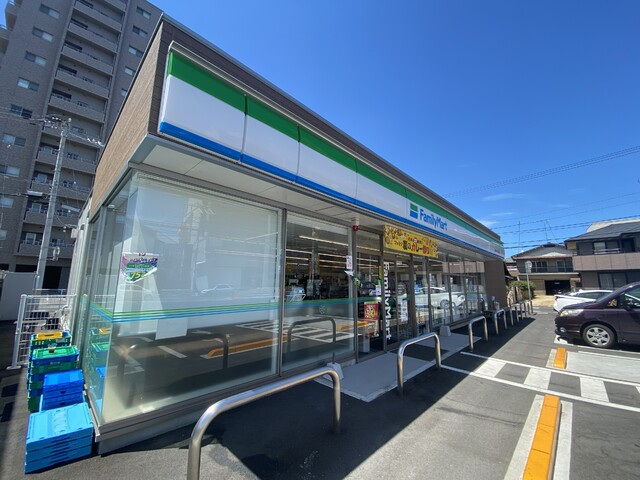 コンビニ　ファミリーマート高松上之町一丁目店（コンビニ）まで124m