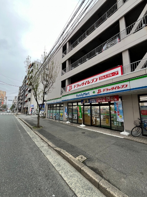 ドラックストア　ファミリーマートドラッグイレブン神屋町店（ドラッグストア）まで450m