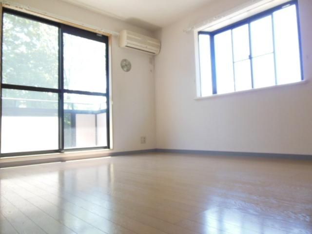 その他部屋・スペース　★二面採光の明るいお部屋です★