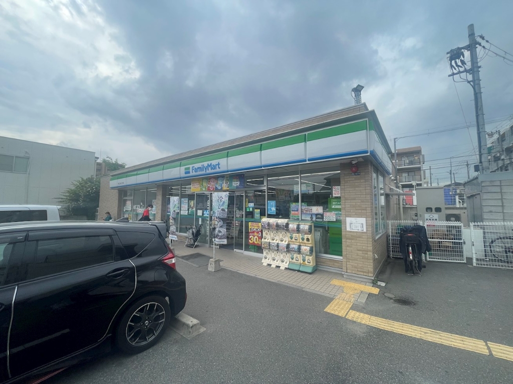 コンビニ　ファミリーマート 吹田江坂五丁目店（コンビニ）まで210m