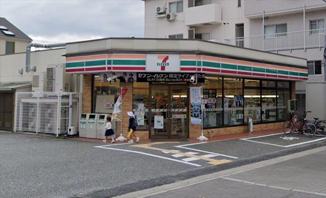 コンビニ　セブンイレブン（コンビニ）まで225m