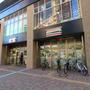 コンビニ　セブンイレブン西新宿5丁目中央店（コンビニ）まで69m