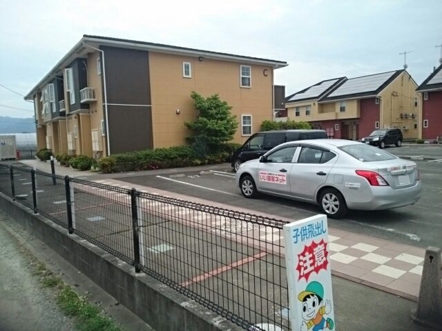 駐車場　駐車場に車を止められます