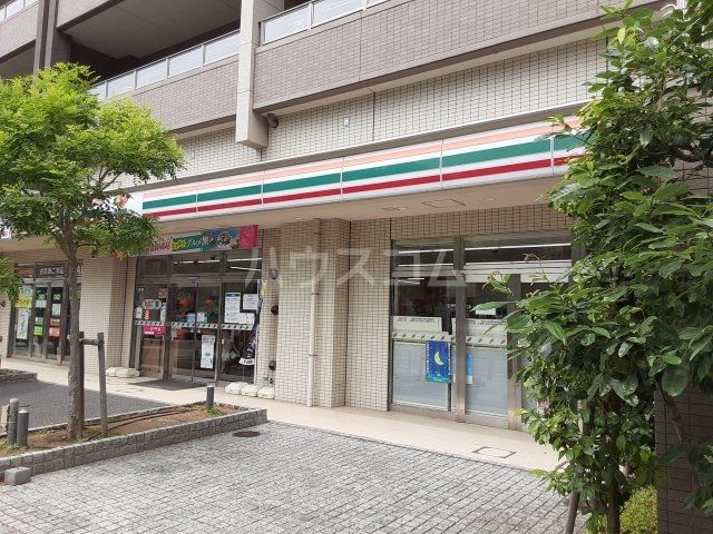 コンビニ　セブン-イレブン 取手駅東口店（コンビニ）まで701m