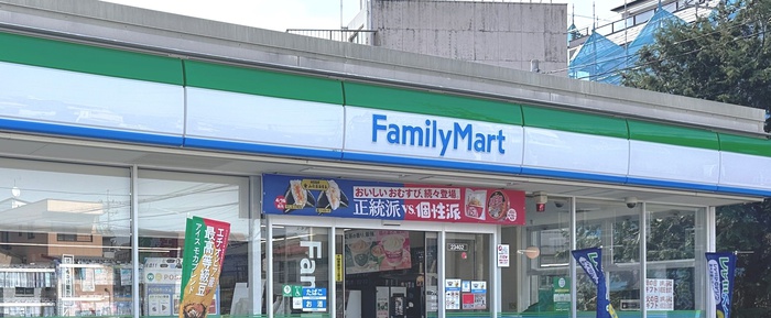 コンビニ　ファミリーマート（コンビニ）まで148m