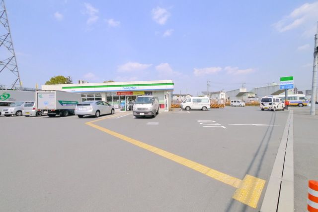 コンビニ　ファミリーマート川越今成店（コンビニ）まで800m