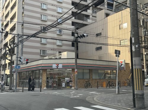 コンビニ　セブンイレブン 大阪大手通1丁目店（コンビニ）まで113m