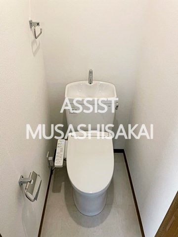 トイレ　写真：設備同仕様の別物件です