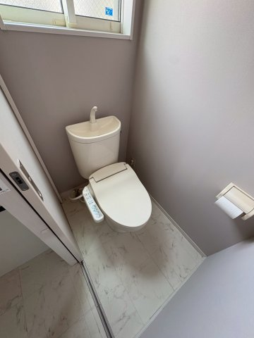 トイレ　落ち着いたトイレです