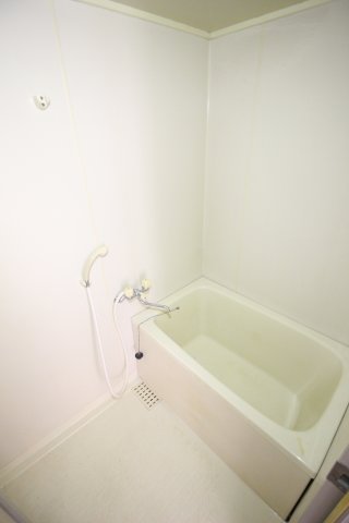 バス・シャワールーム　嬉しいバス・トイレ別です。※退去前につき現況優先