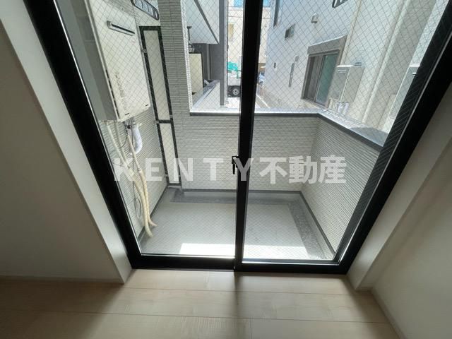 バルコニー　明るい室内です