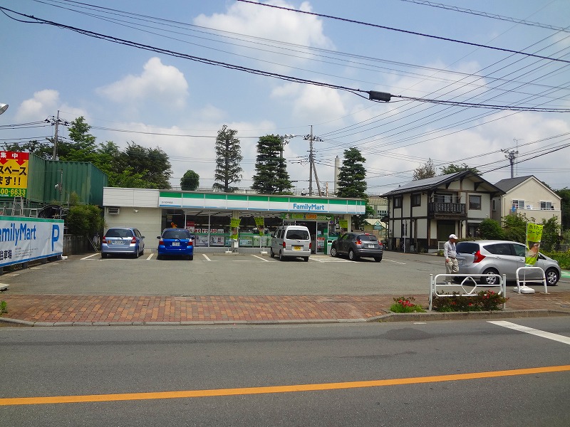 コンビニ　ファミリーマート立川四中前店（コンビニ）まで818m
