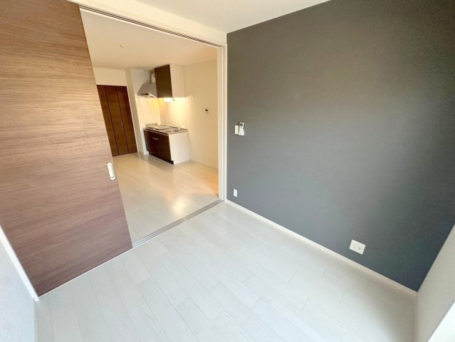 その他部屋・スペース　ゆとりのあるベッドルームで快適な睡眠をとってくださいね。