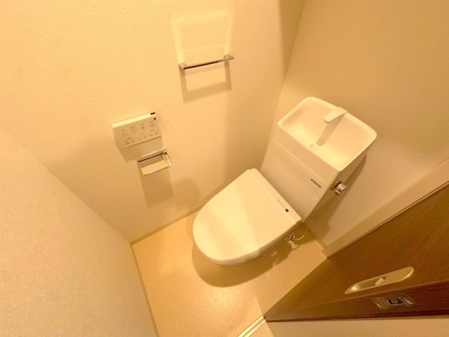 トイレ　綺麗なトイレにはウォシュレット標準装備です。