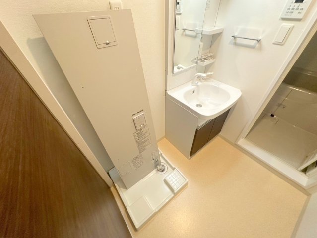 その他設備　嬉しい室内洗濯機置場。これで洗濯機も長持ちしますね。