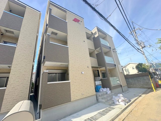 建物外観　オシャレな外観。この周辺では飛びぬけて目立っています。
