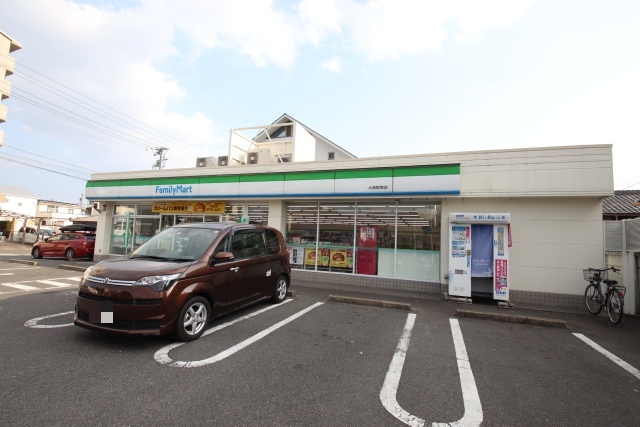コンビニ　ファミリーマート 大森駅南店（コンビニ）まで400m