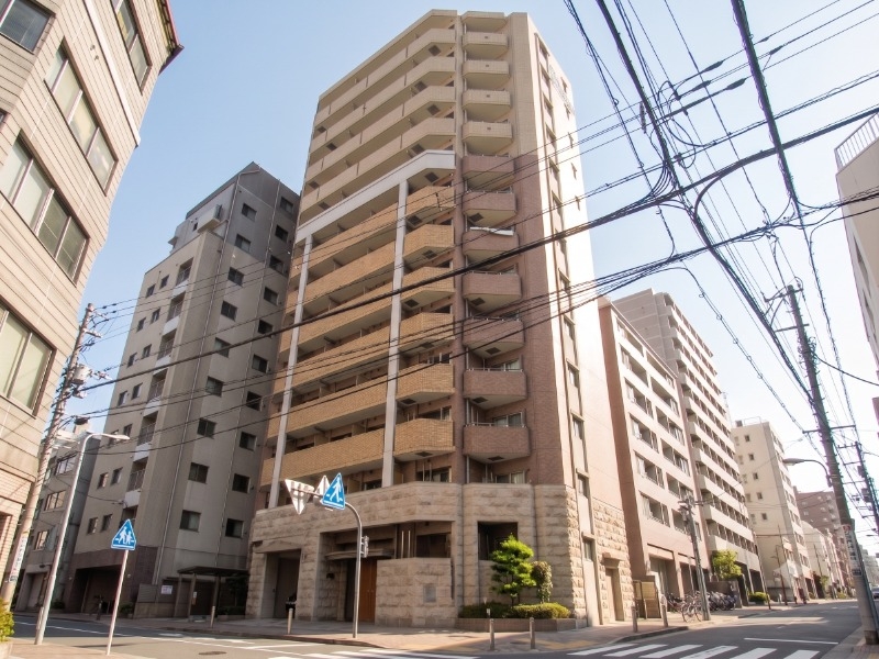 建物外観　シャープなデザインが印象的な洗練の住まい