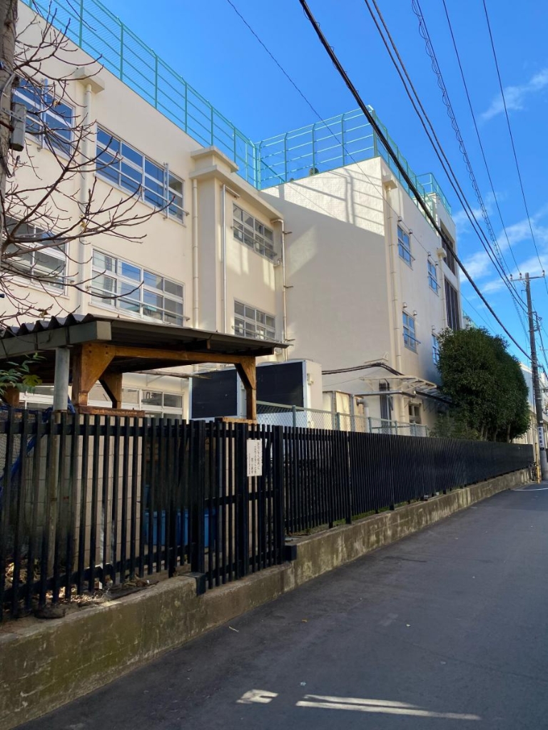 中学校　渋谷区立広尾中学校（中学校）まで2524m