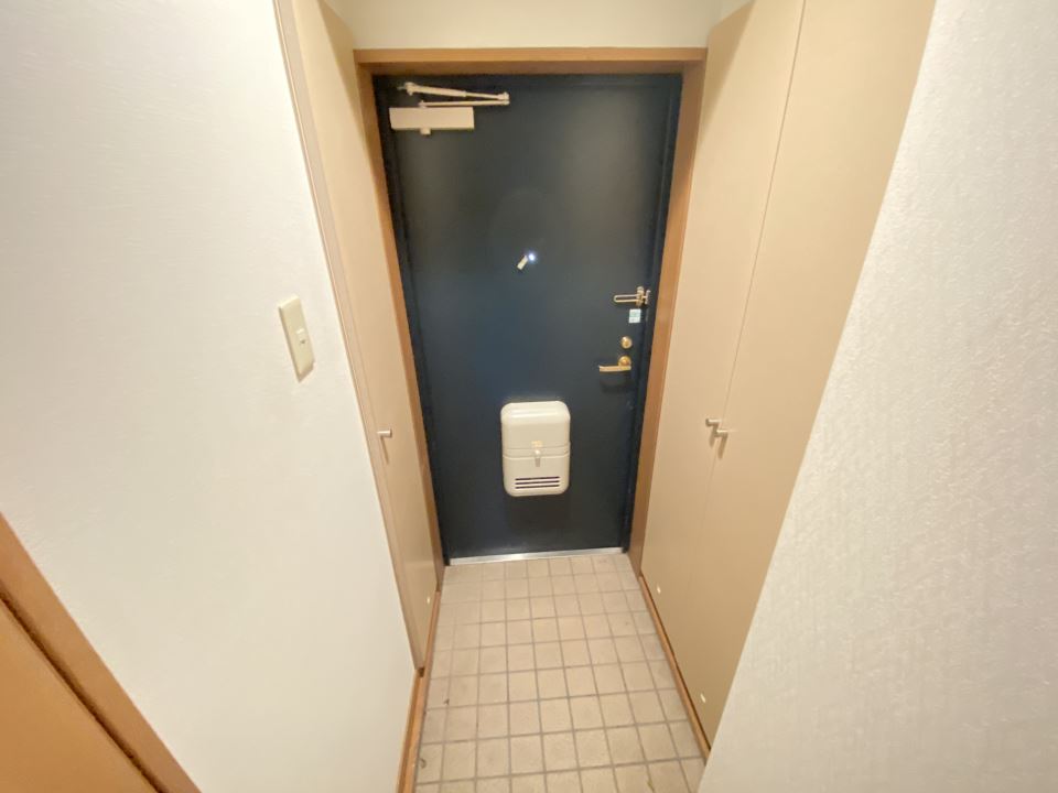 玄関　両サイドに収納つきです