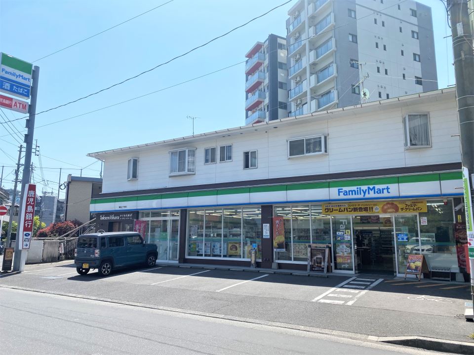 コンビニ　ファミリーマート鴨池二丁目店（コンビニ）まで600m
