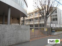 中学校　世田谷区立深沢中学校（中学校）まで445m