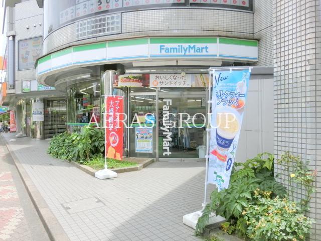 コンビニ　ファミリーマート浮間舟渡駅前店（コンビニ）まで423m