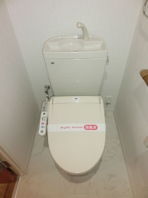 トイレ　温水洗浄便座もございます