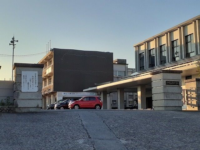 中学校　半田中学校（中学校）まで623m