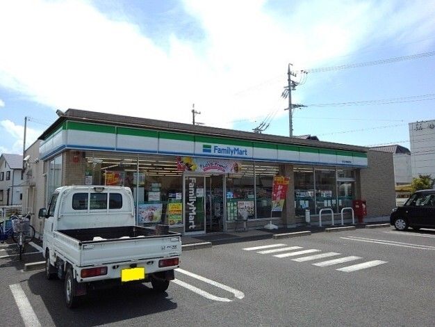 コンビニ　ファミリーマート（コンビニ）まで280m