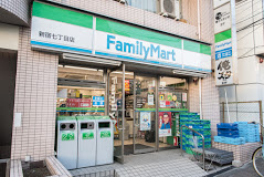コンビニ　ファミリーマート 新宿七丁目店（コンビニ）まで175m