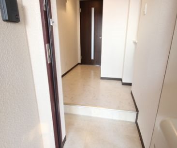 玄関　※同物件別号室参考写真
