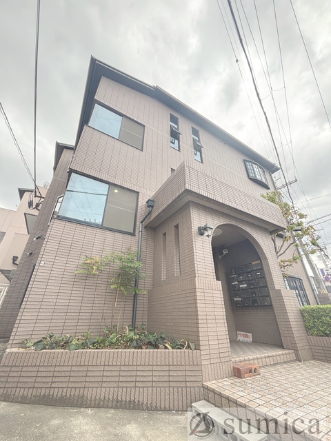 建物外観　スマートに佇むお家。毎日が楽しくなります。