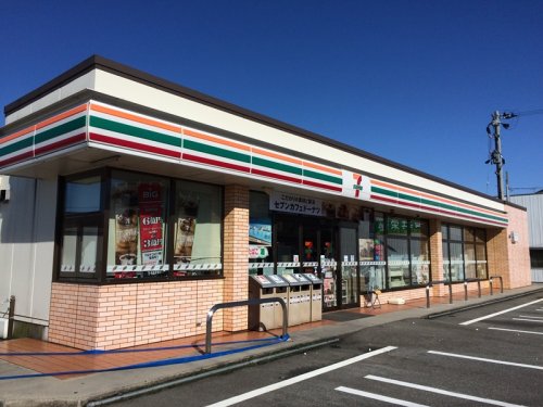 コンビニ　セブンイレブン堀高店（コンビニ）まで1052m