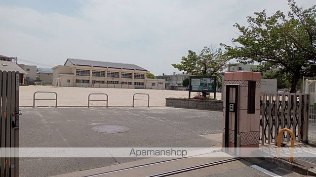 小学校　春日市立小学校春日北小学校（小学校）まで566m