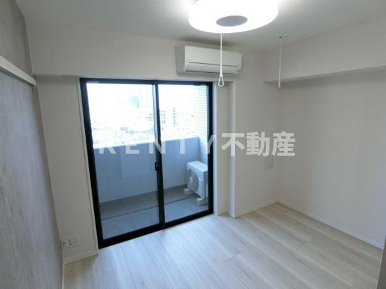 その他部屋・スペース　開放的な寝室です