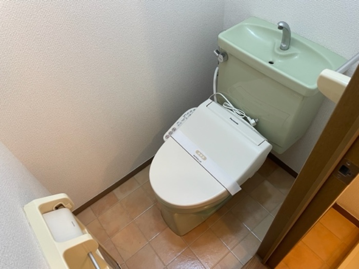 トイレ　参考写真（同物件別部屋）