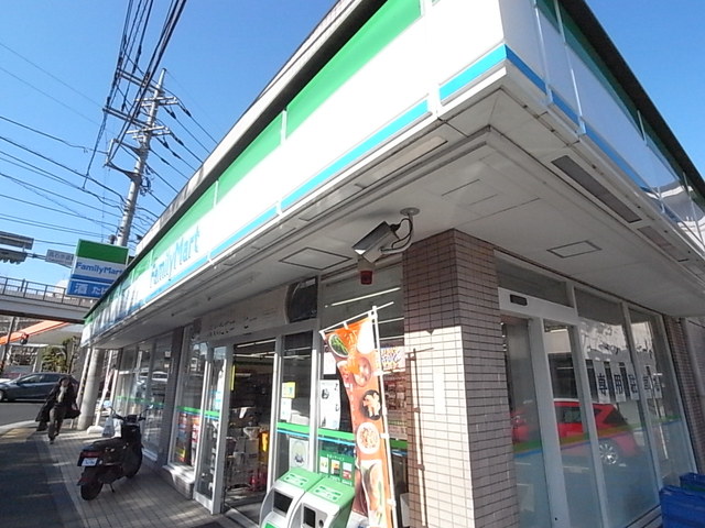 コンビニ　ファミリーマート西生田店（コンビニ）まで646m