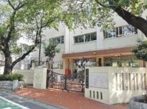 小学校　豊島区立駒込小学校（小学校）まで496m