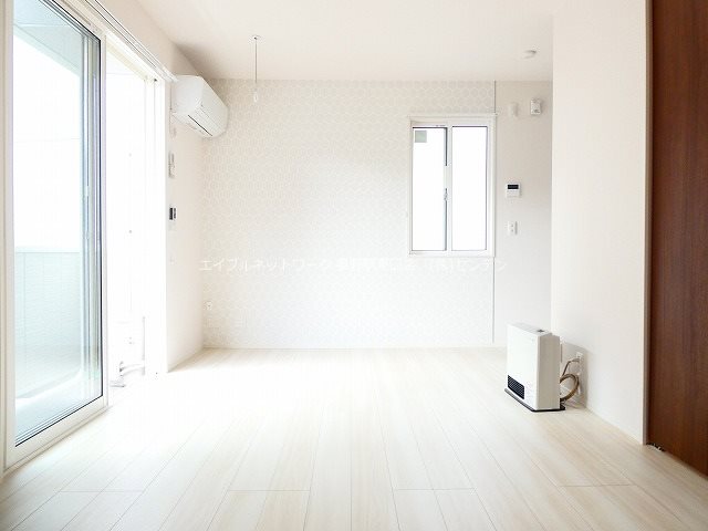 居室・リビング　※写真は103号室のものです。（参考）
