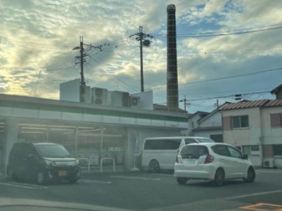 コンビニ　ファミリーマート 城西病院前店（コンビニ）まで323m