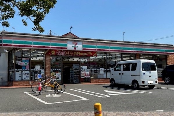 コンビニ　セブンイレブン（コンビニ）まで500m