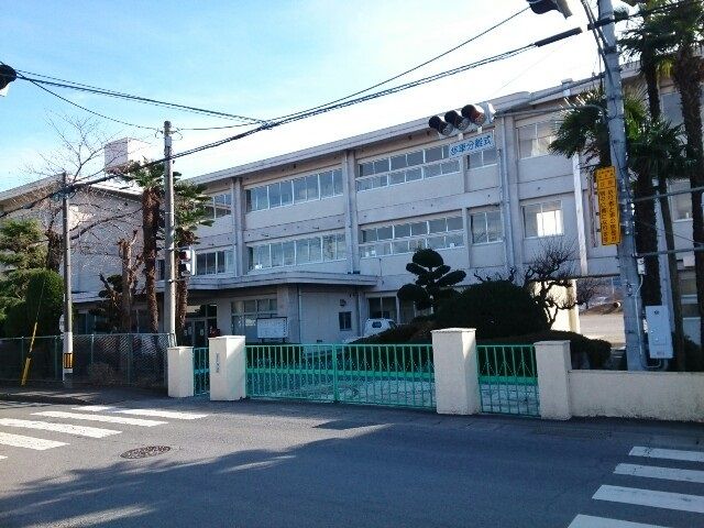 小学校　市立西小学校（小学校）まで700m